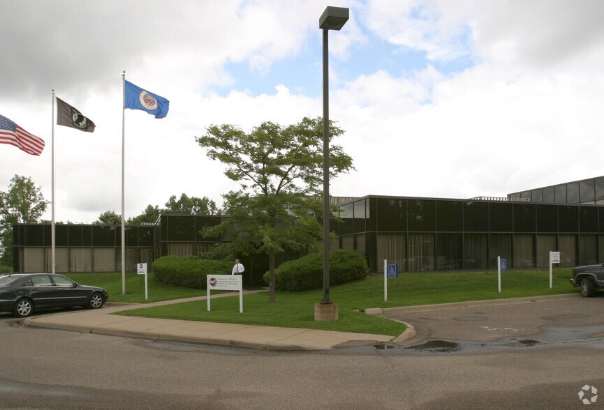 More Photos Of 1000 Kristen Ct, Vadnais Heights Distribution For Lease