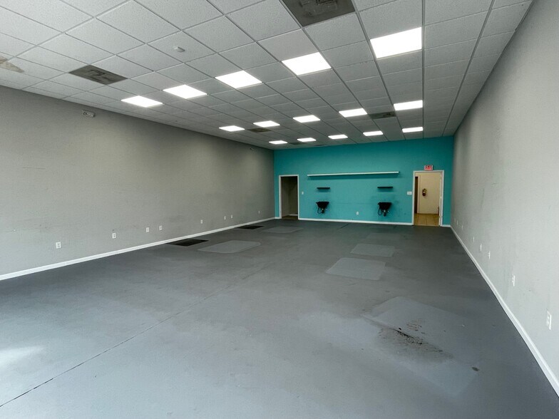 More Photos Of 900 W Ehringhaus St, Elizabeth City Storefront Retail Office For Lease