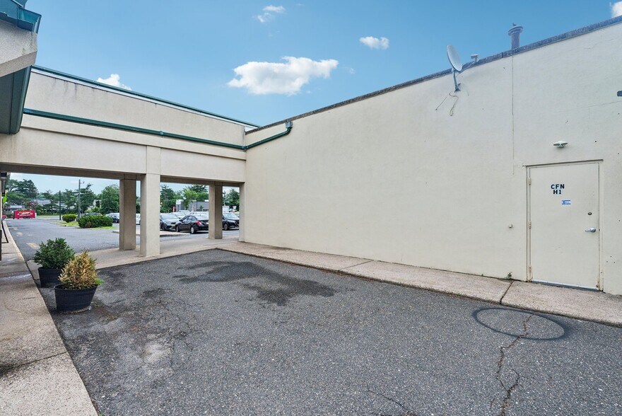 More Photos Of 320 Beverly Rancocas Rd, Willingboro Storefront For Sale