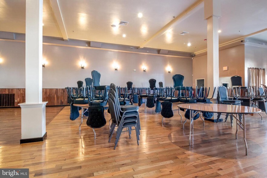 More Photos Of 619-623 E Landis Ave, Vineland Restaurant For Sale