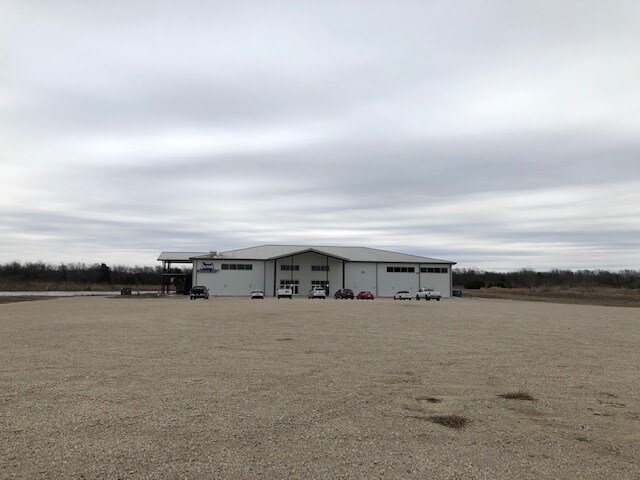 More Photos Of 1705 South I-45 East, Corsicana Showroom For Lease