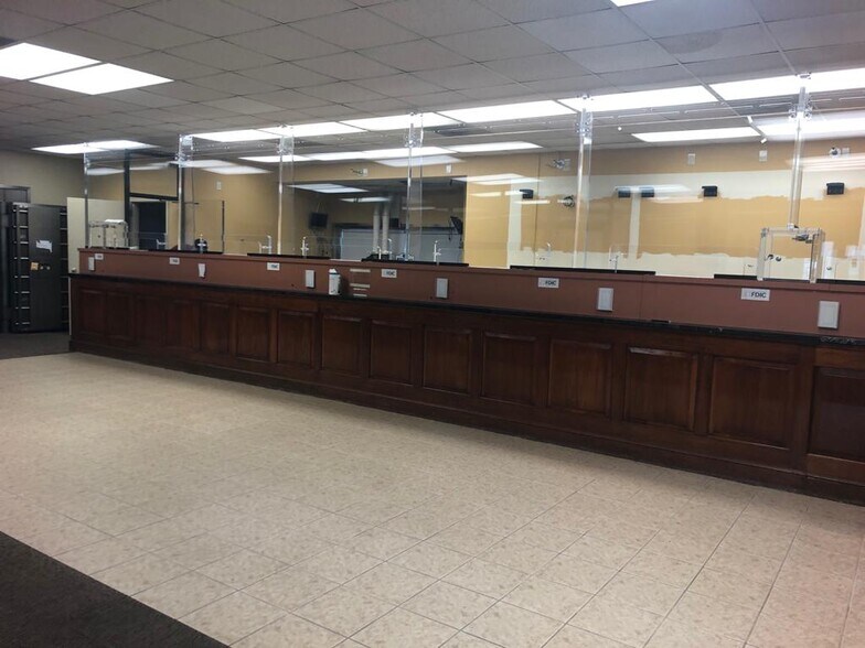 More Photos Of 3507 W Bay St, Savannah Bank For Lease