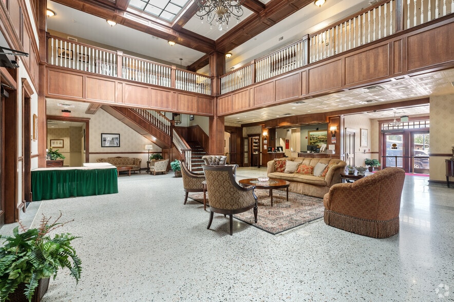 More Photos Of 250 E James St, Cleburne Hotel For Sale