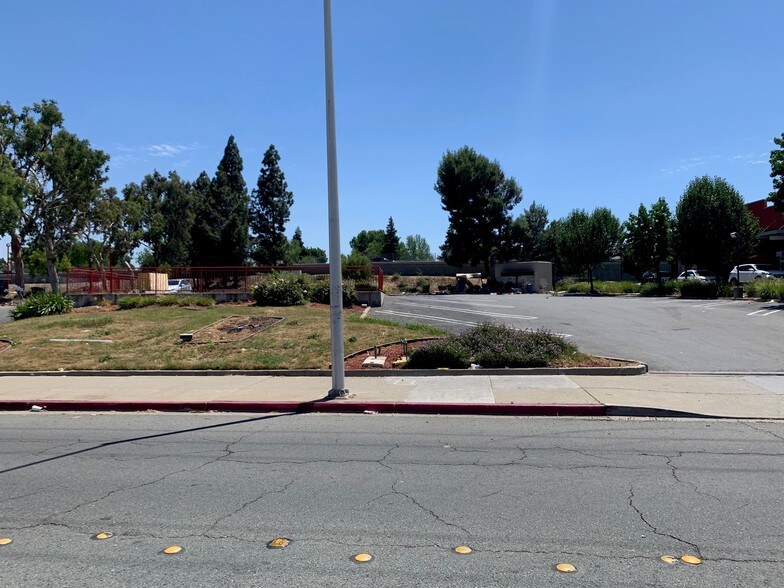 More Photos Of 2410 Mahogany Way, Antioch Land For Lease
