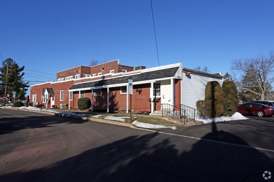 More Photos Of 2701 Cowpath Rd, Hatfield Office Residential For Lease