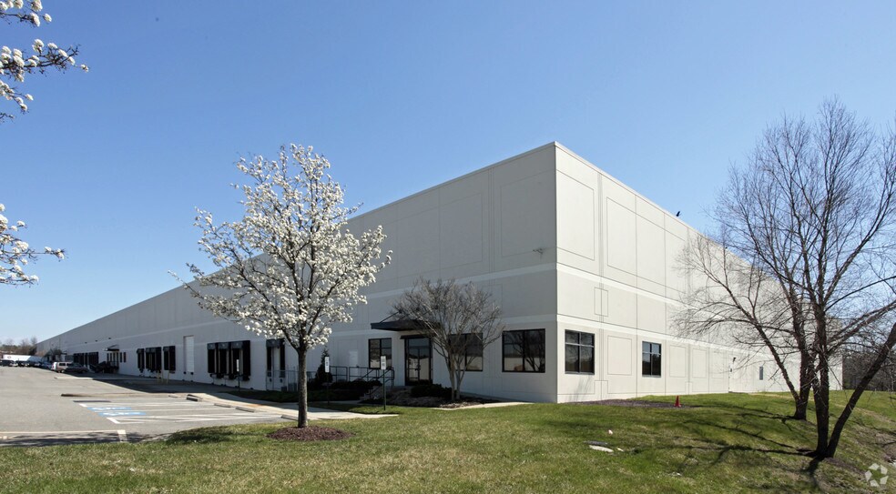 More Photos Of 5600-5626 Eastport Blvd, Richmond Unknown For Lease