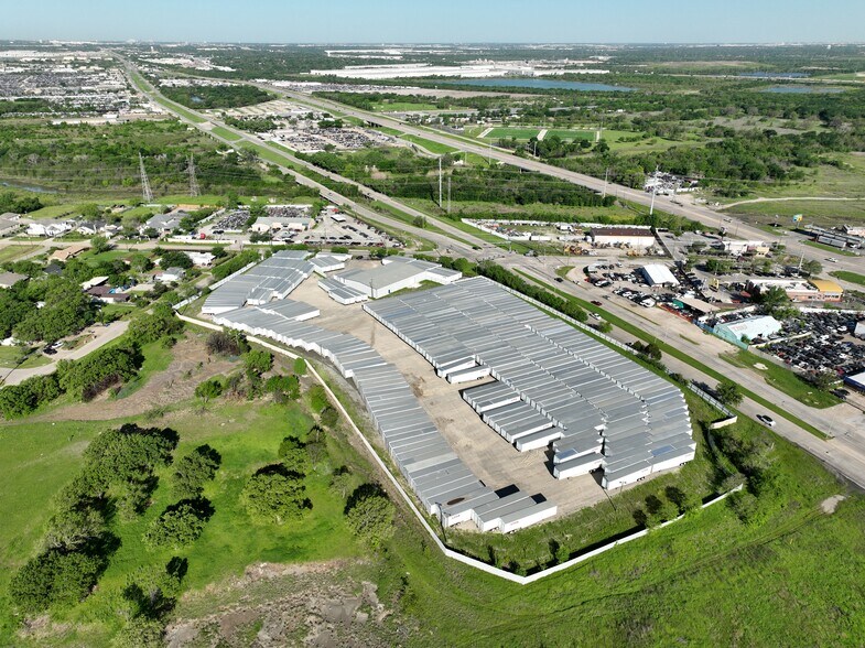 More Photos Of 5956 W Jefferson Blvd, Dallas Distribution For Sale