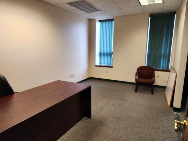 More Photos Of 373 Cleveland St, Rochester Medical For Lease