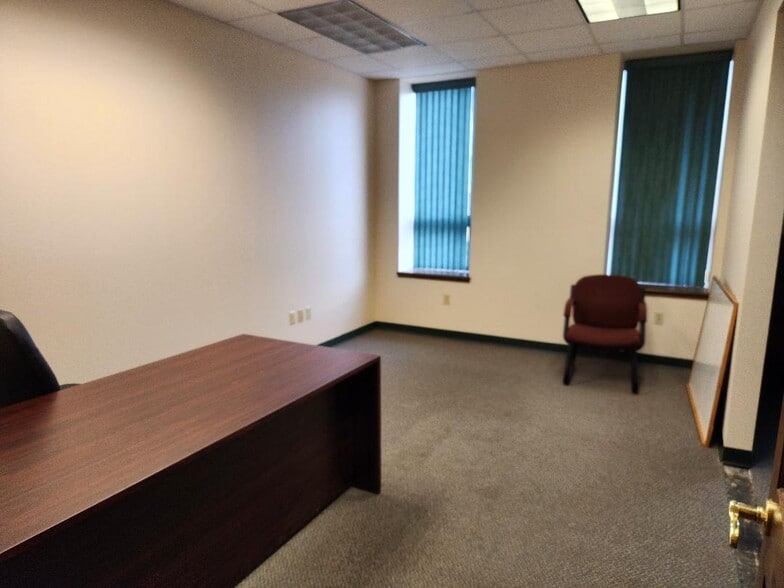 More Photos Of 373 Cleveland St, Rochester Medical For Lease