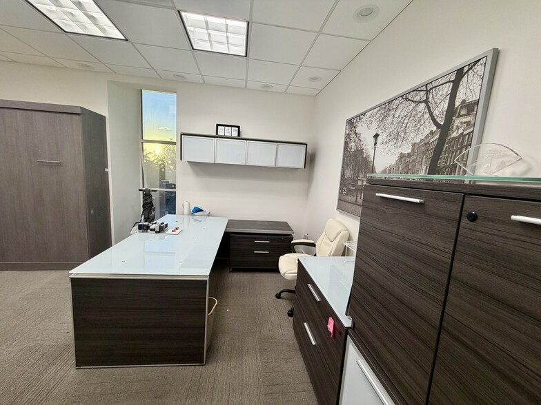 More Photos Of 7500 NW 25th St, Miami Office For Sale