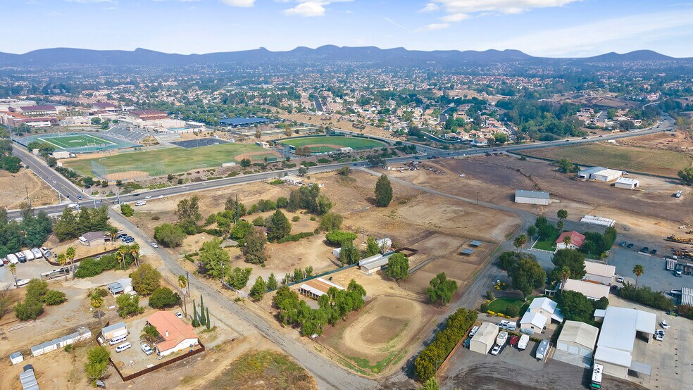More Photos Of 25110 Monroe Ave, Murrieta Veterinarian Kennel For Sale