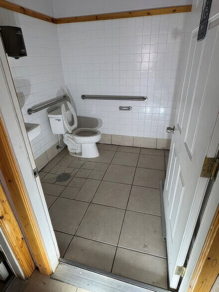More Photos Of 970 S 200 W, Mount Pleasant Restaurant For Sale