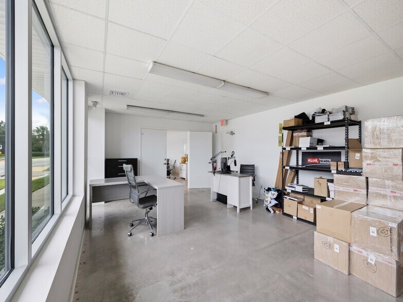More Photos Of 675 US Highway 1, Vero Beach Warehouse For Lease
