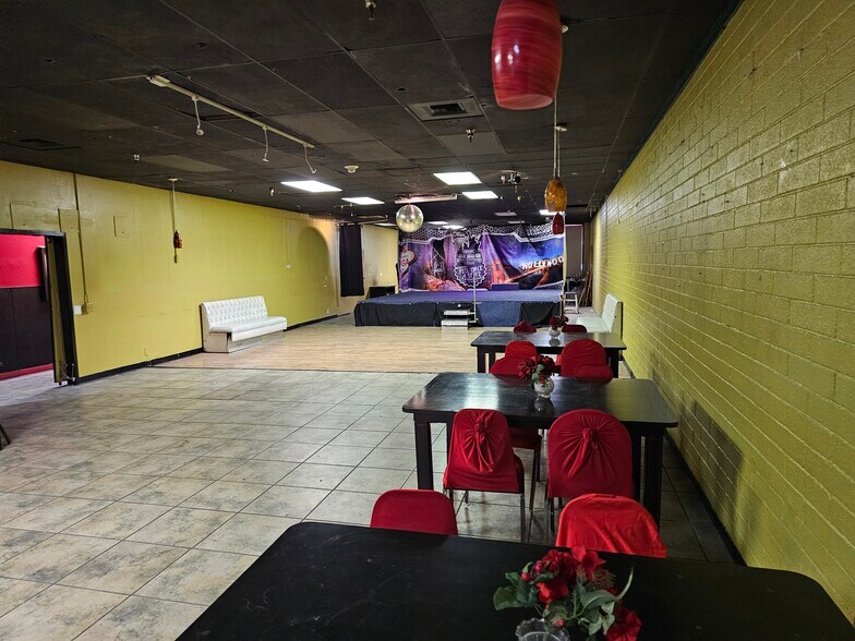 More Photos Of 953 E Sahara Ave, Las Vegas Storefront For Sale