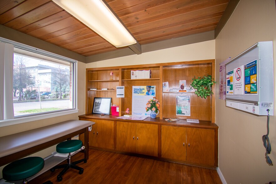 More Photos Of 408 W 45th St, Austin Medical For Sale