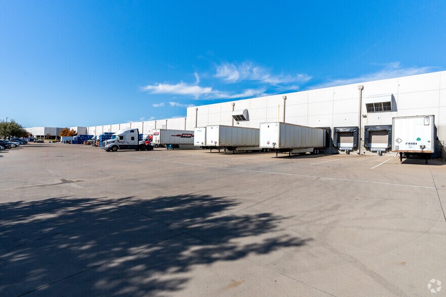 More Photos Of 801-841 Railhead Rd, Fort Worth Distribution For Lease