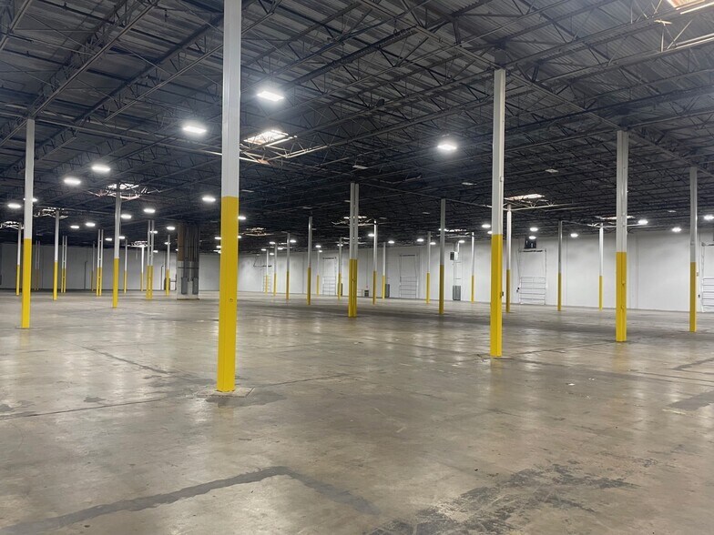 More Photos Of 2130-2160 French Settlement Rd, Dallas Distribution For Lease