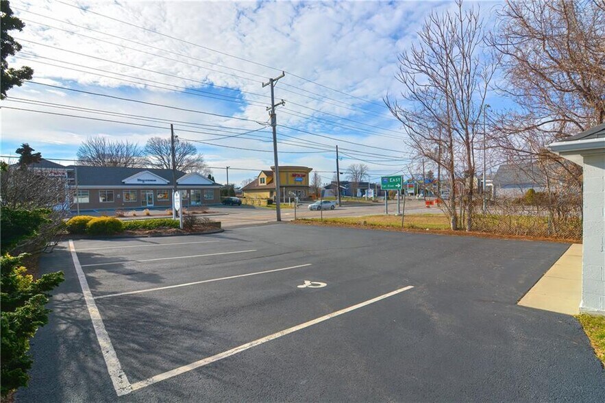 More Photos Of 468 Warren Ave, East Providence Medical For Sale