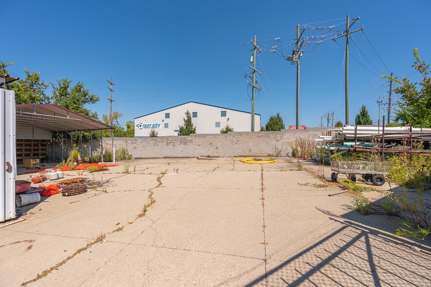 More Photos Of 5736 Springdale Rd, Cincinnati Office For Sale