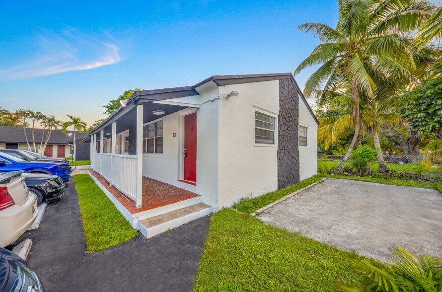 More Photos Of 2314 Polk St, Hollywood Apartments For Sale