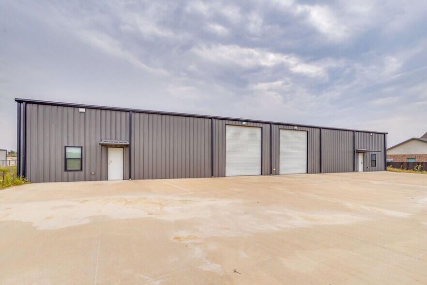 More Photos Of 117 Bennett Hills Dr, Weatherford Warehouse For Lease