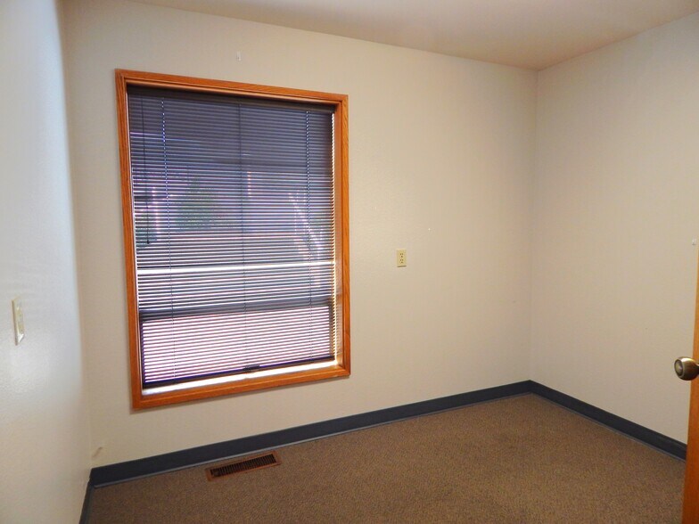 More Photos Of 272 Medical Loop, Roseburg Office For Sale