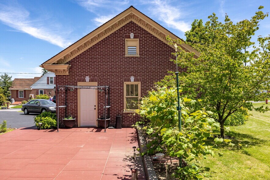 More Photos Of 570 E Main St, Middleburg Office Residential For Sale