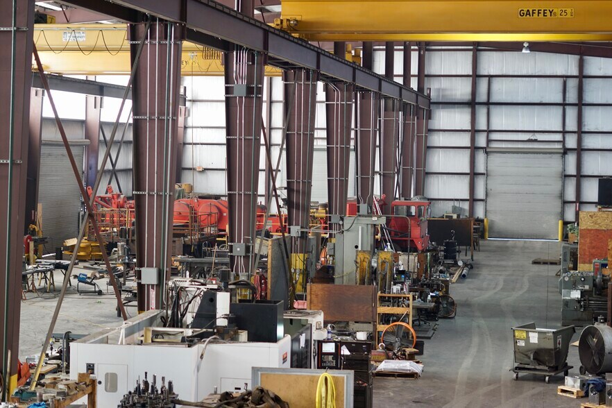 More Photos Of 6935 Brittmoore Rd, Houston Warehouse For Lease