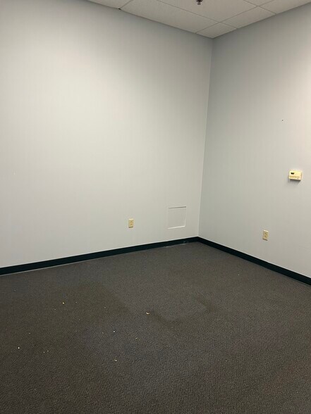 More Photos Of 1148-1166 Westowne Dr, Neenah Unknown For Lease