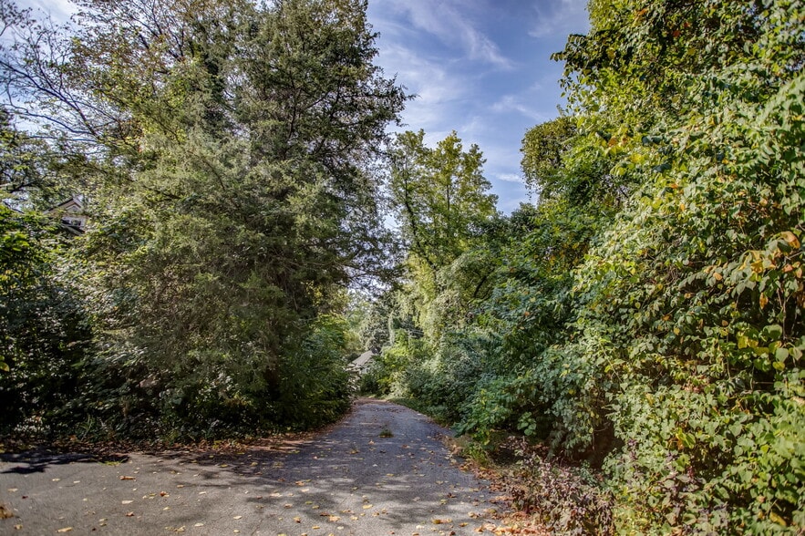 More Photos Of 1026 N Douglas, Belleville Religious Facility For Sale