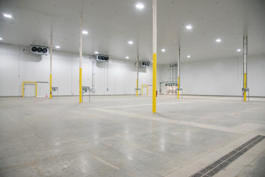 More Photos Of 17411 Valley Blvd, City of Industry Warehouse For Lease