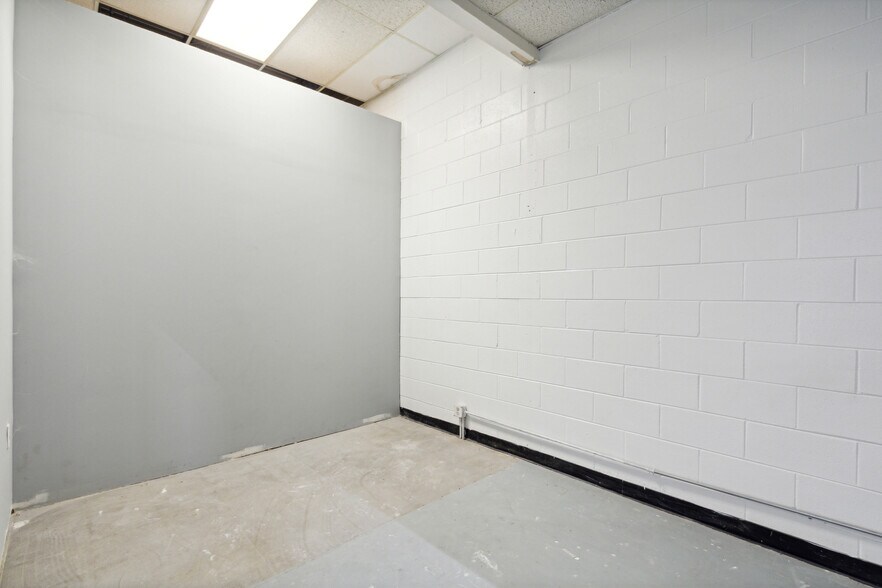 More Photos Of 120-150 May Mart Dr, Rochelle Unknown For Lease