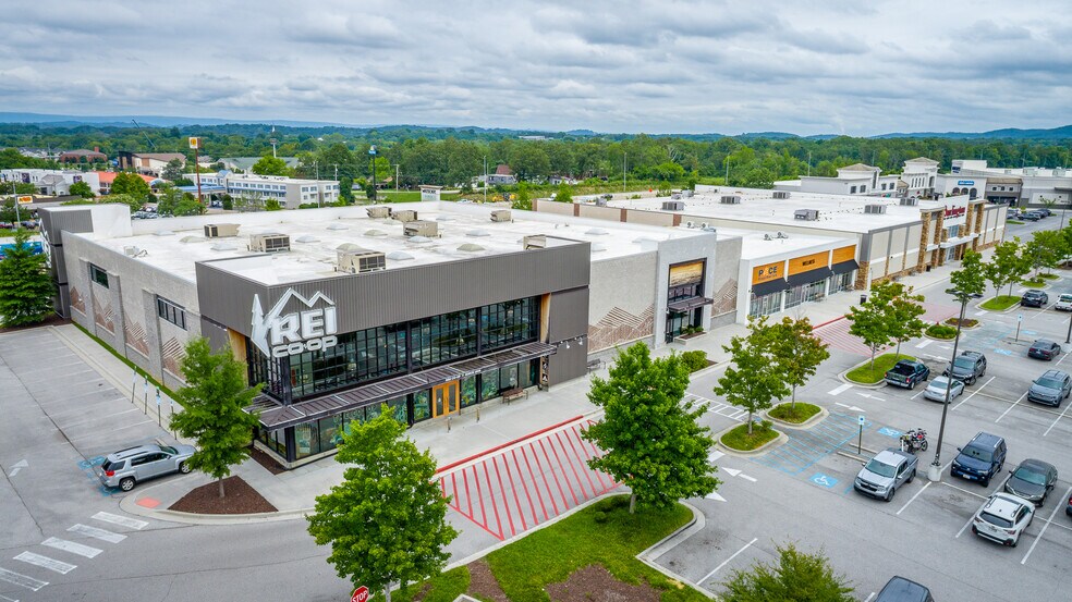 Primary Photo Of 7201 Shallowford Rd, Chattanooga Unknown For Lease