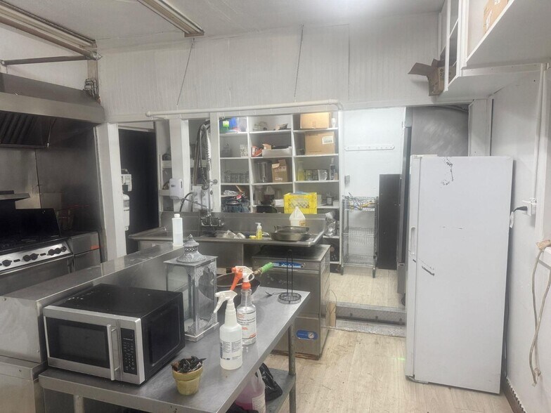 More Photos Of 15081 Marine Dr, White Rock Restaurant For Sale