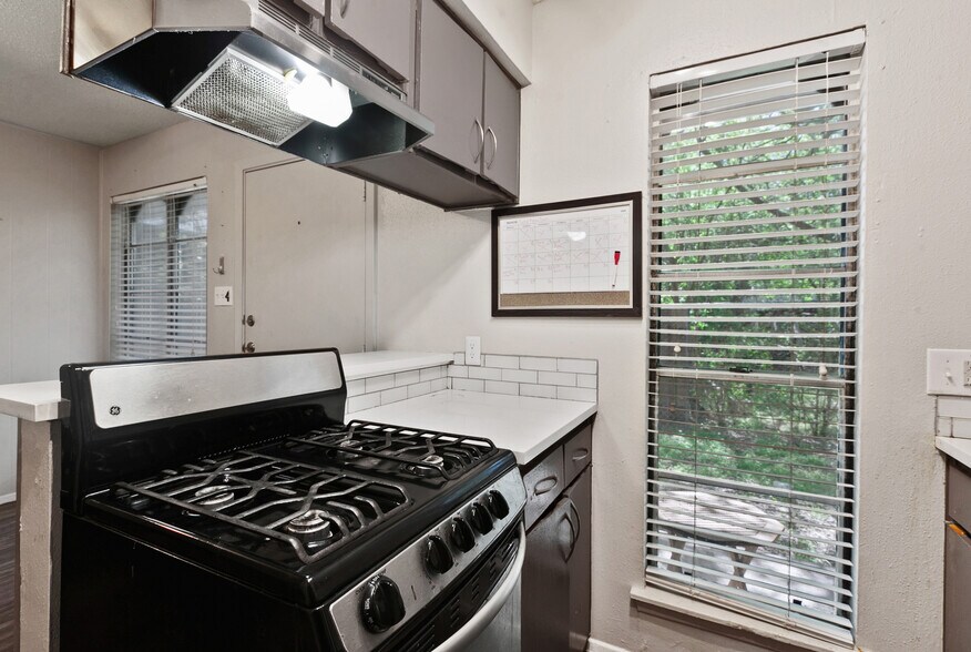 More Photos Of 8502 Dryfield Dr, Austin Apartments For Sale