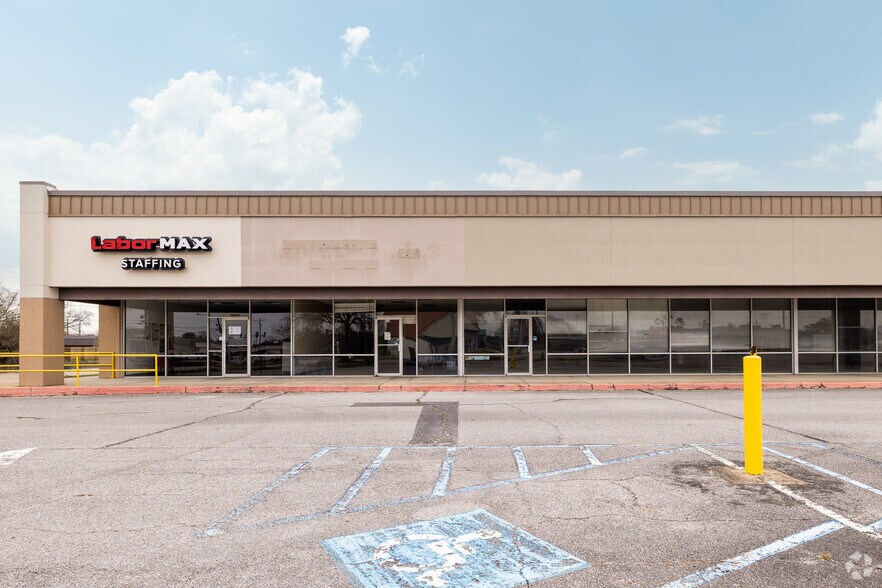 More Photos Of 3005-3147 Gertsner Memorial Dr, Lake Charles Storefront For Sale