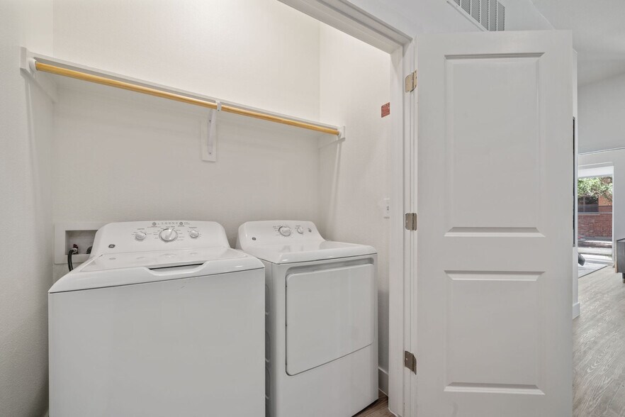 More Photos Of 2315 Navigation Blvd, Houston Apartments For Lease