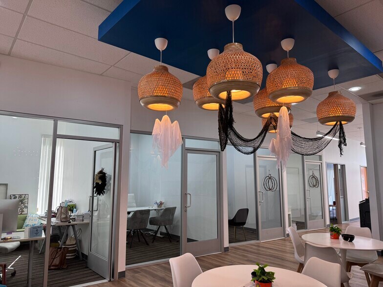 More Photos Of 2135-2141 Bellflower Blvd, Long Beach Storefront For Lease