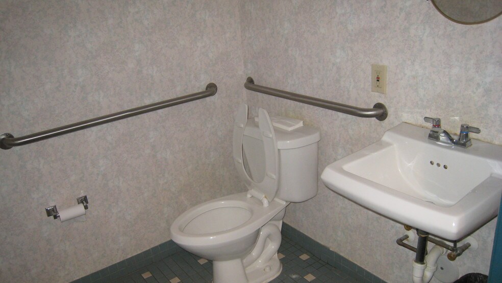 More Photos Of 7800 W Oakland Park Blvd, Sunrise Medical For Lease