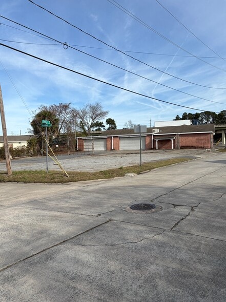 More Photos Of 3251 W Bay St, Savannah Light Manufacturing For Lease