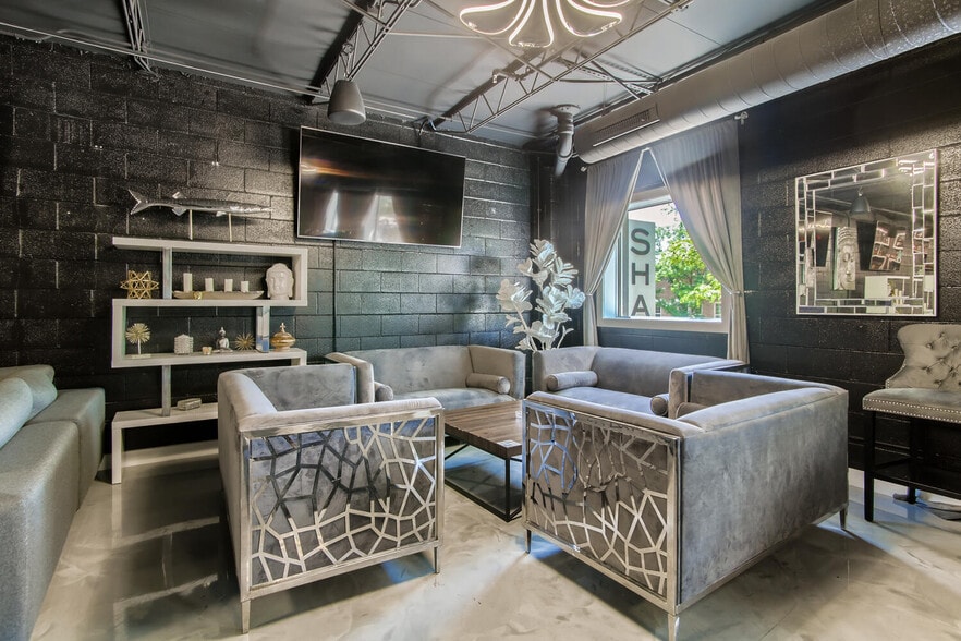 More Photos Of 312 W Main St, St Charles Restaurant For Sale