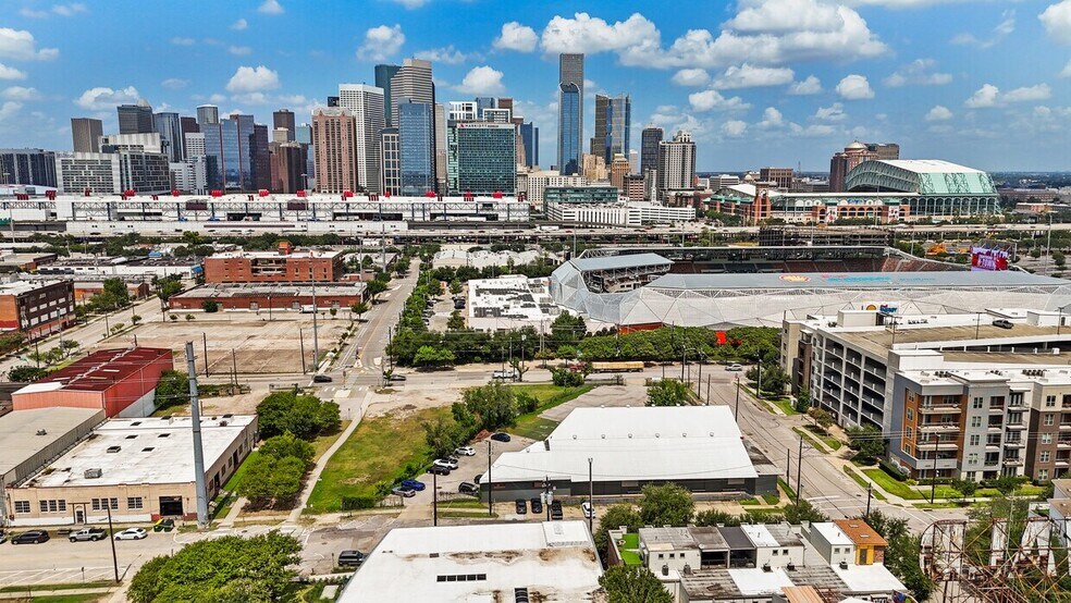 More Photos Of 815 Emancipation Ave, Houston Industrial For Sale