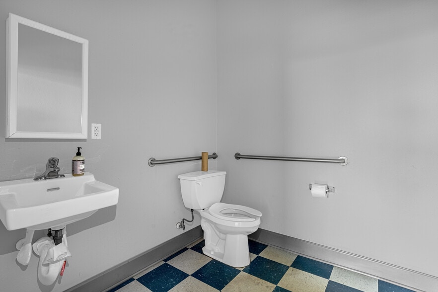 More Photos Of 2100 Ronald Reagan Blvd, Longwood Showroom For Lease