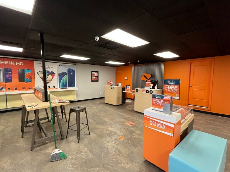 More Photos Of 5906 Prospect Ave, Kansas City Storefront Retail Office For Lease