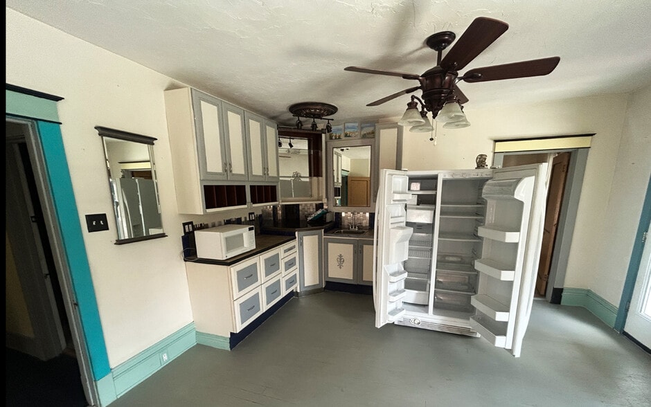 More Photos Of 1055 Lincoln Way E, Chambersburg General Retail For Sale