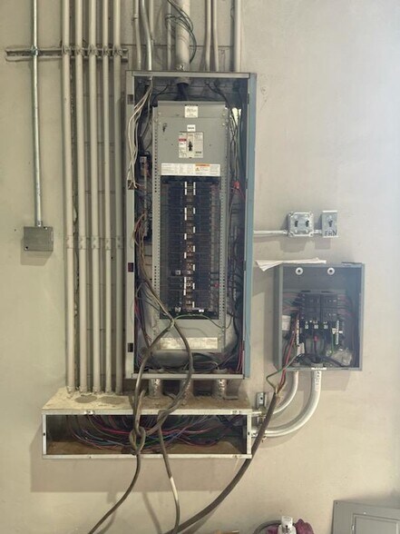 More Photos Of 506 Bear Creek Rd, Dalton Manufacturing For Sale