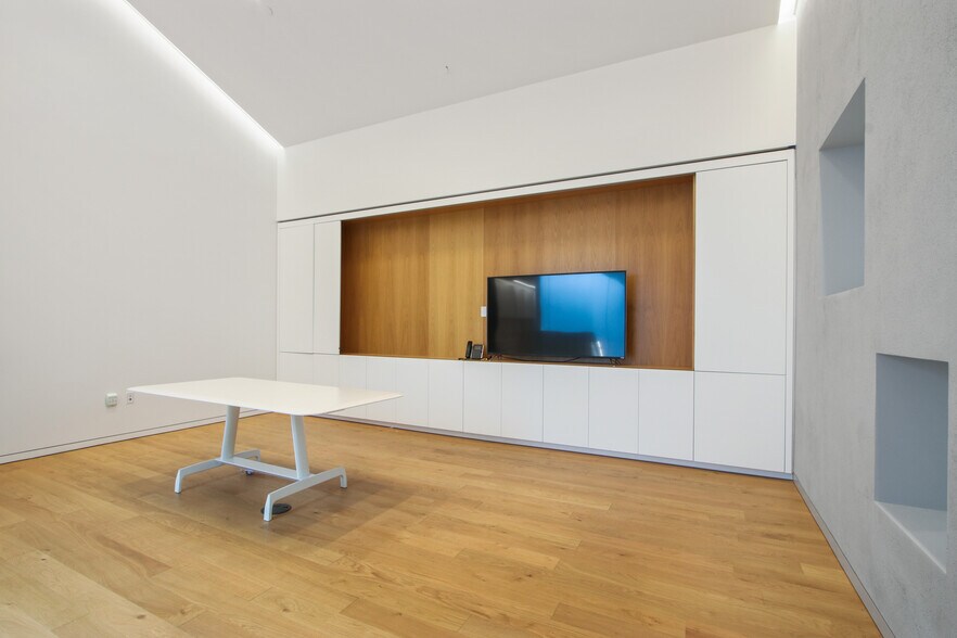 More Photos Of 1018-1024 Westwood Blvd, Los Angeles Storefront For Lease