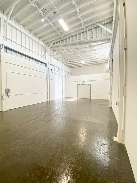 More Photos Of 3421 Hollis St, Oakland Warehouse For Lease