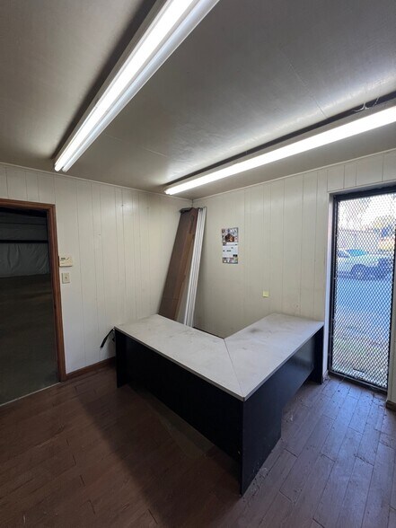 More Photos Of 127 Normand St, Monroe Light Manufacturing For Lease