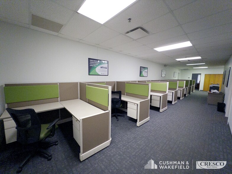 More Photos Of 5633 Hudson Industrial Pky, Hudson Flex For Sale